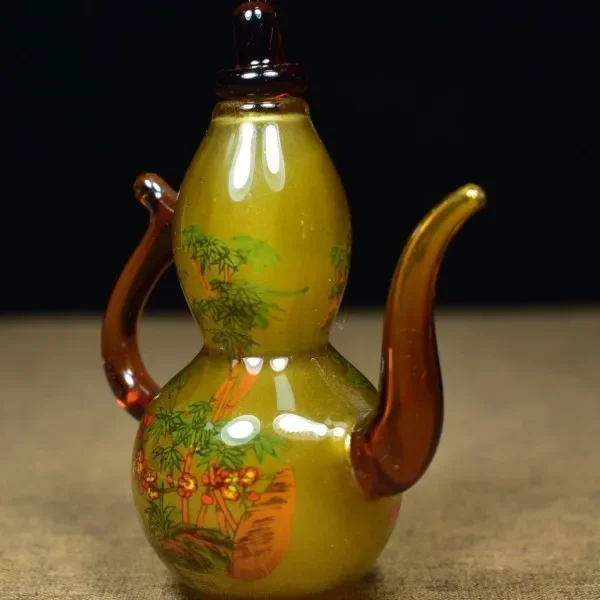 Vintage Collectible Glassware - زجاجة زجاجية عتيقة بتصميم قرعية مزينة